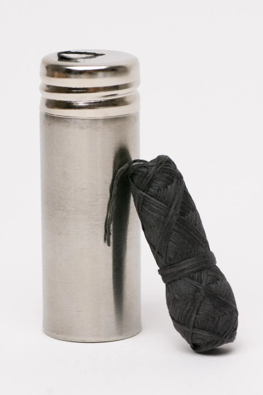 No Tox Life Charcoal Floss tandtråd stålholder 1 stk