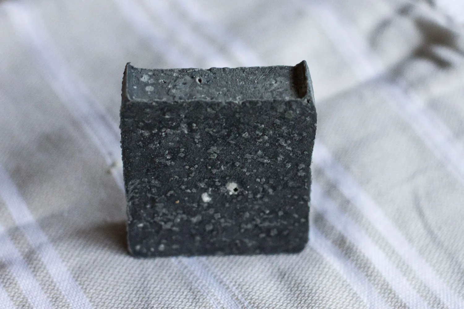 No Tox Life Solidsilk Onyx ansigtssæbe med kul