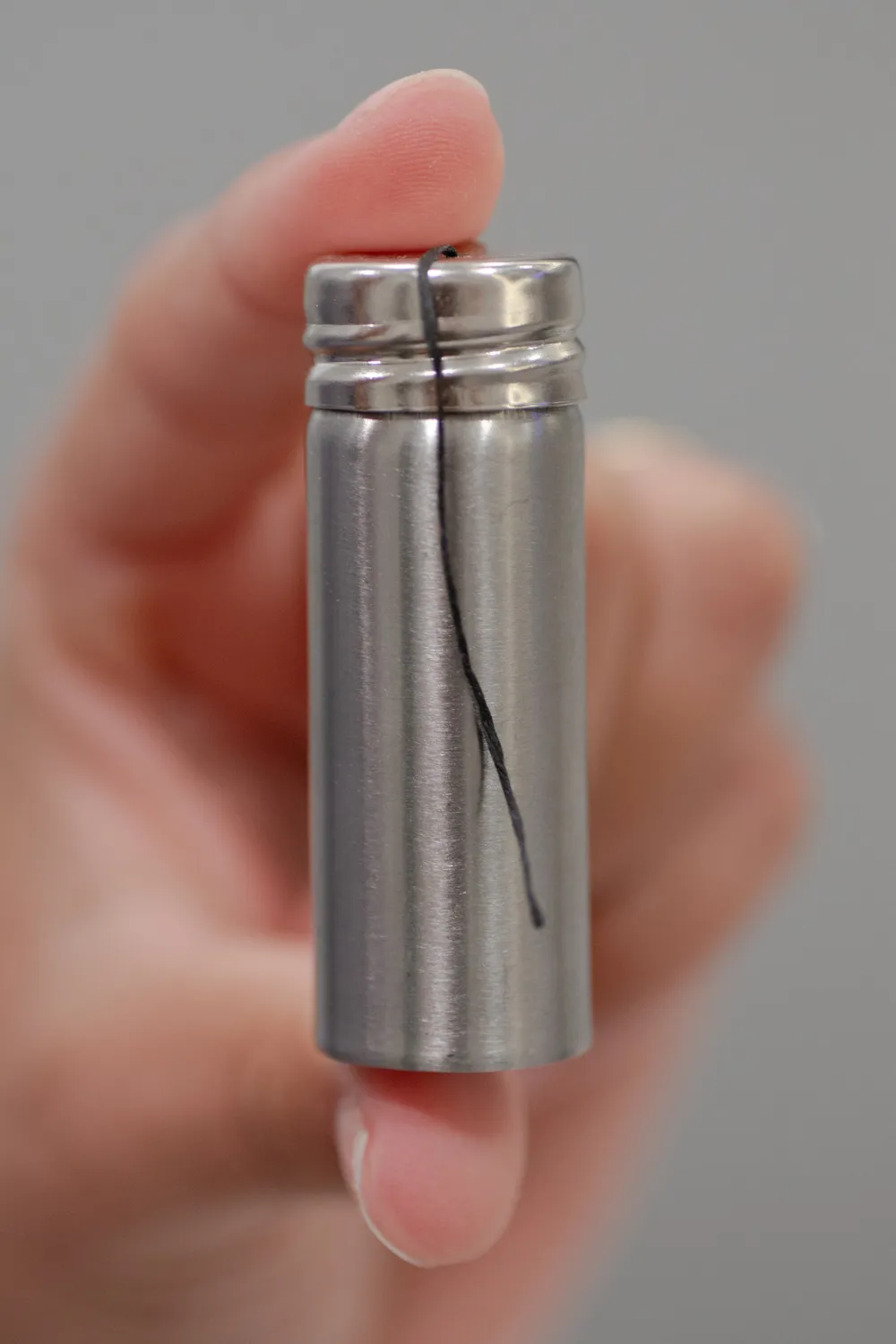 No Tox Life Charcoal Floss tandtråd stålholder 1 stk