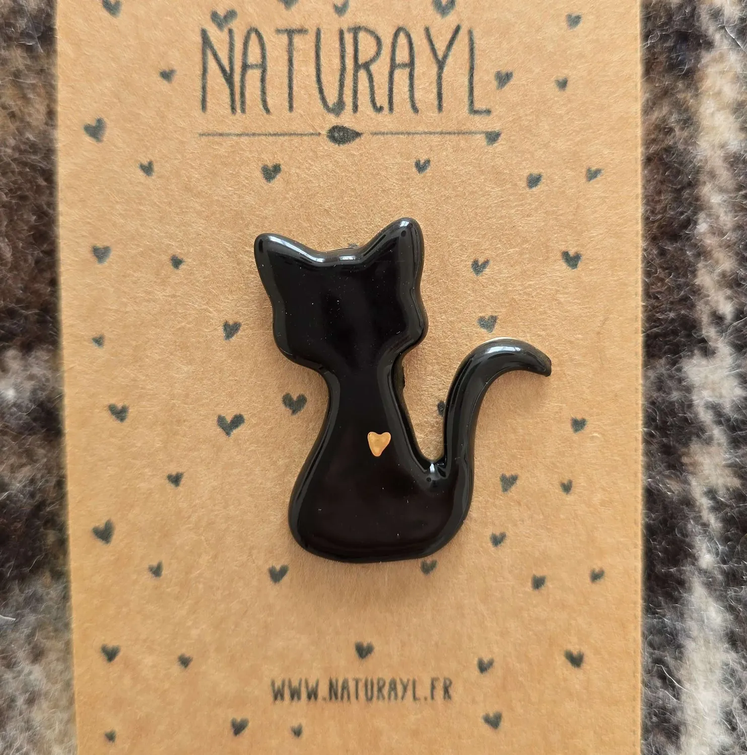 Naturayl Chat coeur dor pin sort hvid kattebroche