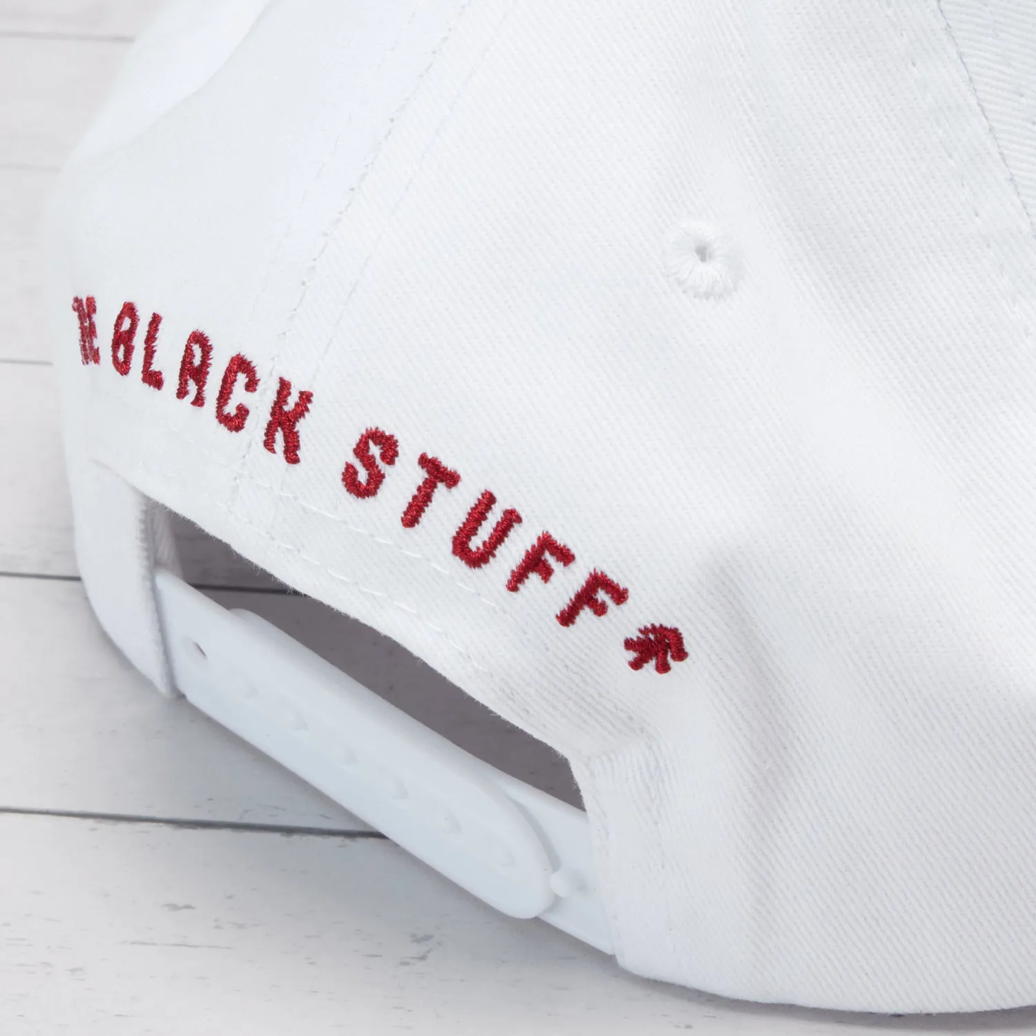 The Black Stuff TBS kasket hvid justerbar one size