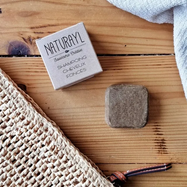 Naturayl shampoo fast til mørkt hår glans