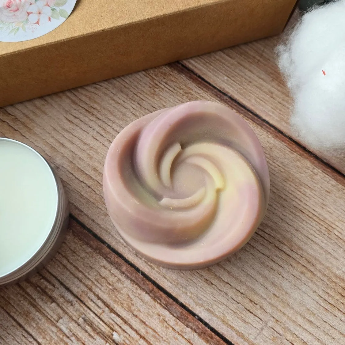 Naturayl Douceur Fleurie gavesæt rosesæbe og duftlys