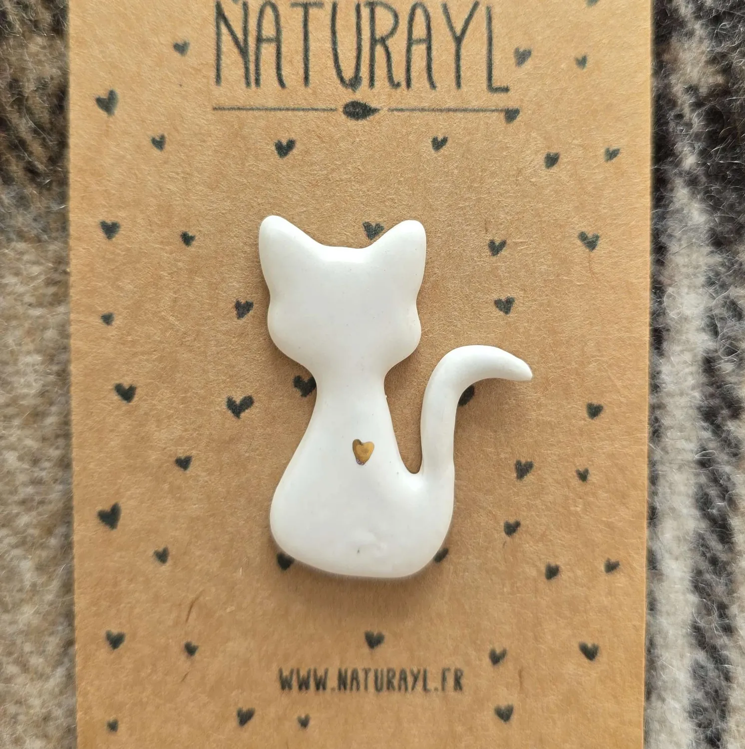 Naturayl Chat coeur dor pin sort hvid kattebroche